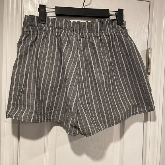 Love Tree Tilly’s Size L Paper Bag Gray Striped Belted Tie Waist Pull On Shorts - Picture 5 of 9